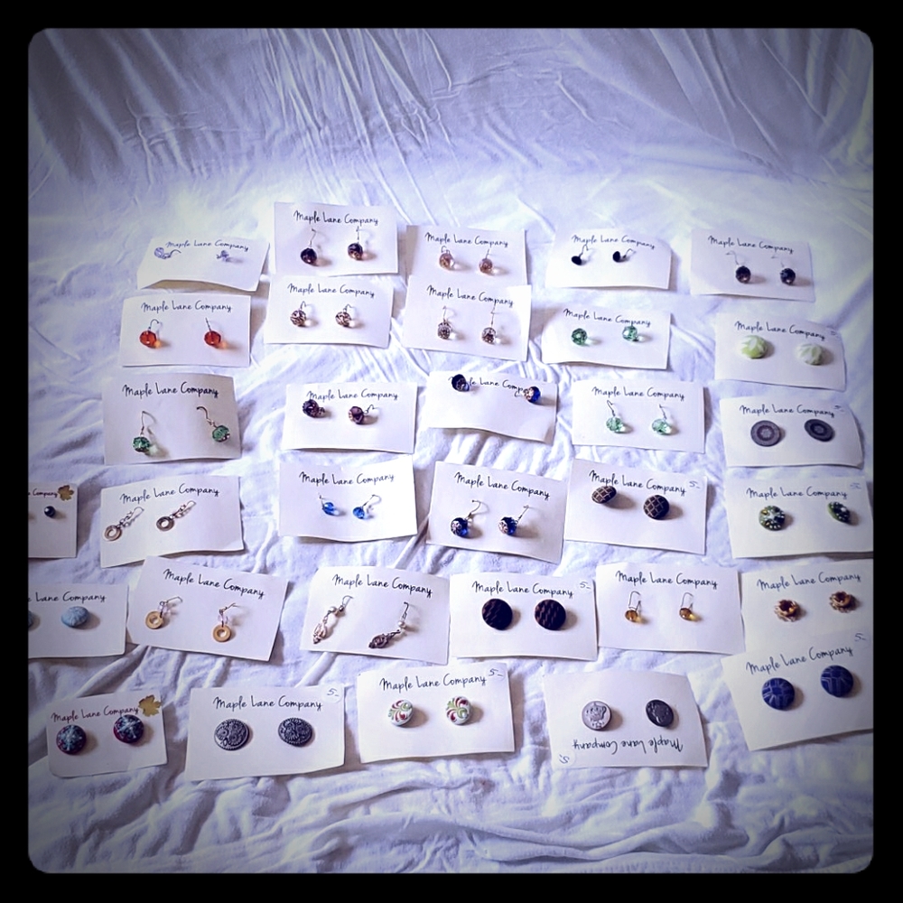 32 pairs of earrings